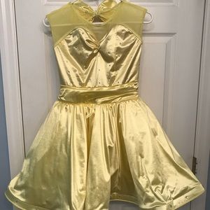 Costume Yellow Dress. Great for Halloween!